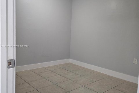Condo in Hialeah, Florida, 3 bedrooms  № 1989513 - photo 11