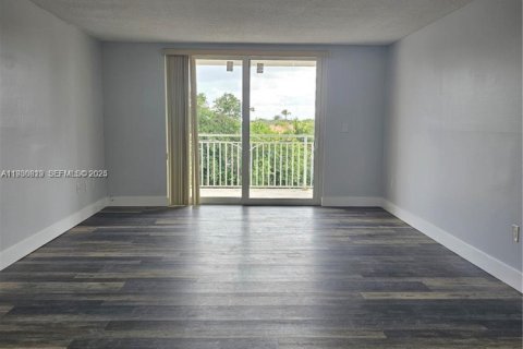 Condo in Hialeah, Florida, 3 bedrooms  № 1989513 - photo 8