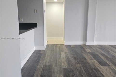 Condo in Hialeah, Florida, 3 bedrooms  № 1989513 - photo 19