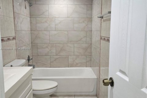 Condo in Hialeah, Florida, 3 bedrooms  № 1989513 - photo 16