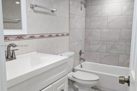 Condo in Hialeah, Florida, 3 bedrooms  № 1989513 - photo 17