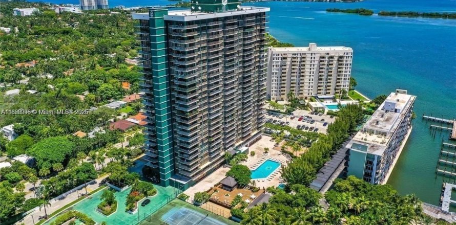 Condominio en Miami, Florida, 2 dormitorios № 1979246