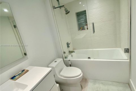 Condominio en venta en Miami, Florida, 2 dormitorios, 114.18 m2 № 1979246 - foto 15