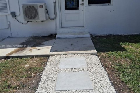 Коммерческая недвижимость в Хомстед, Флорида 1 спальня, 231.05м2 № 2171765