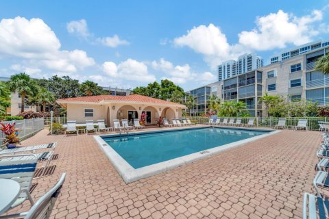 Condo in Lauderdale-by-the-Sea, Florida, 1 bedroom  № 1223539 - photo 1