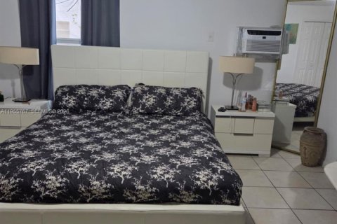 Casa en alquiler en Miami Beach, Florida, 1 dormitorio, 266.44 m2 № 2009715 - foto 12