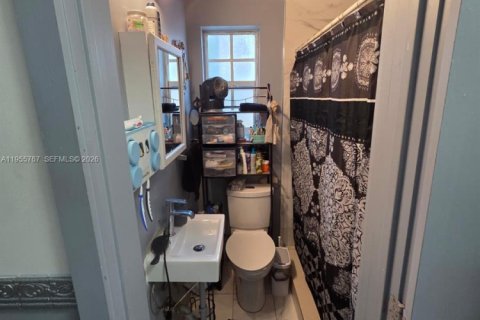 Casa en alquiler en Miami Beach, Florida, 1 dormitorio, 266.44 m2 № 2009715 - foto 10
