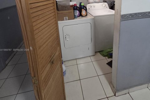 Casa en alquiler en Miami Beach, Florida, 1 dormitorio, 266.44 m2 № 2009715 - foto 9