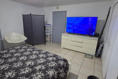 Casa en alquiler en Miami Beach, Florida, 1 dormitorio, 266.44 m2 № 2009715 - foto 11