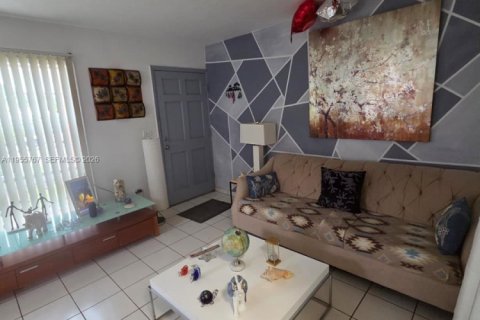 Casa en alquiler en Miami Beach, Florida, 1 dormitorio, 266.44 m2 № 2009715 - foto 5