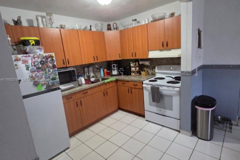 Casa en alquiler en Miami Beach, Florida, 1 dormitorio, 266.44 m2 № 2009715 - foto 7