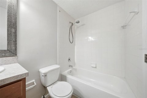 Townhouse in Winter Park, Florida 3 bedrooms, 106.93 sq.m. № 2100118 - photo 22