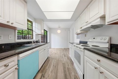 Townhouse in Winter Park, Florida 3 bedrooms, 106.93 sq.m. № 2100118 - photo 7