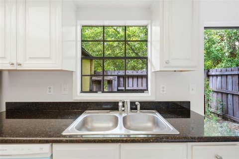 Townhouse in Winter Park, Florida 3 bedrooms, 106.93 sq.m. № 2100118 - photo 8