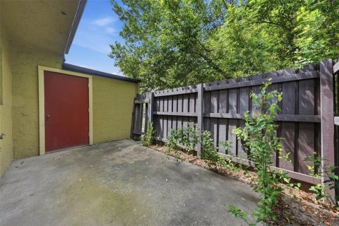 Townhouse in Winter Park, Florida 3 bedrooms, 106.93 sq.m. № 2100118 - photo 25