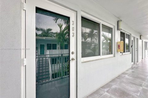 Condominio en alquiler en North Miami, Florida, 1 dormitorio, 65.96 m2 № 1890828 - foto 3