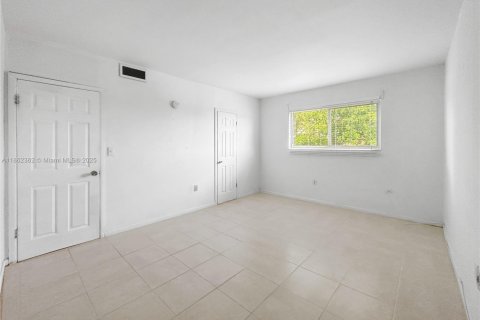 Condominio en alquiler en North Miami, Florida, 1 dormitorio, 65.96 m2 № 1890828 - foto 13