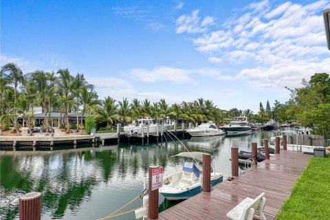 Condominio en alquiler en North Miami, Florida, 1 dormitorio, 65.96 m2 № 1890828 - foto 1