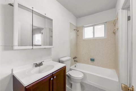 Condominio en alquiler en North Miami, Florida, 1 dormitorio, 65.96 m2 № 1890828 - foto 10