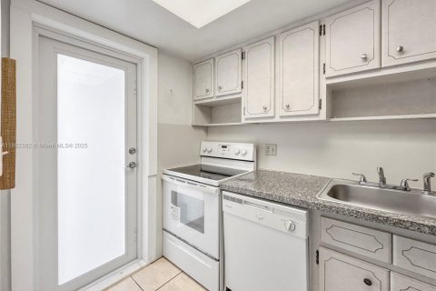 Condominio en alquiler en North Miami, Florida, 1 dormitorio, 65.96 m2 № 1890828 - foto 8