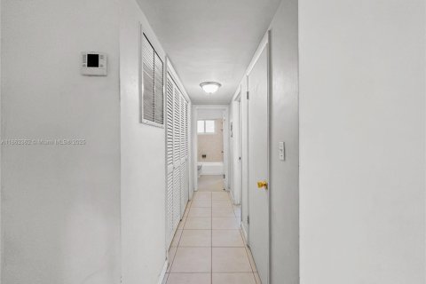 Condominio en alquiler en North Miami, Florida, 1 dormitorio, 65.96 m2 № 1890828 - foto 9