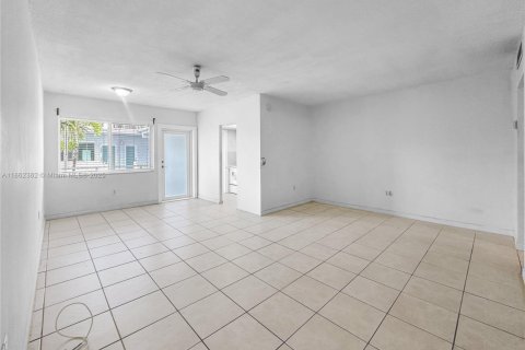 Condominio en alquiler en North Miami, Florida, 1 dormitorio, 65.96 m2 № 1890828 - foto 4
