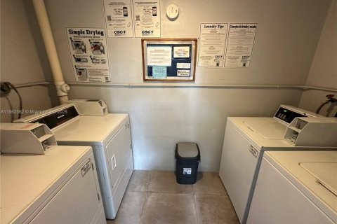 Condominio en alquiler en North Miami, Florida, 1 dormitorio, 65.96 m2 № 1890828 - foto 23