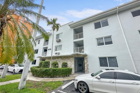 Condominio en alquiler en North Miami, Florida, 1 dormitorio, 65.96 m2 № 1890828 - foto 2