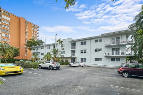 Condominio en alquiler en North Miami, Florida, 1 dormitorio, 65.96 m2 № 1890828 - foto 21