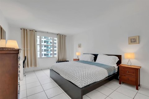 Condo in Miami Beach, Florida, 2 bedrooms  № 1804549 - photo 10