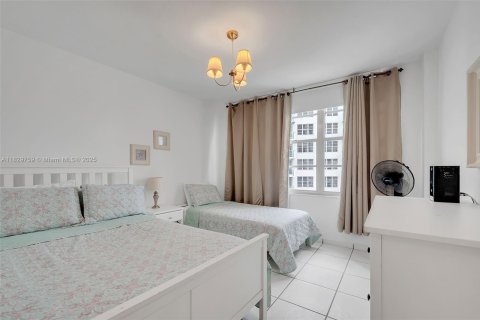 Condo in Miami Beach, Florida, 2 bedrooms  № 1804549 - photo 9