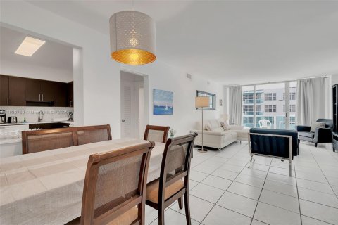Condo in Miami Beach, Florida, 2 bedrooms  № 1804549 - photo 3