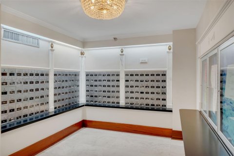 Condo in Miami Beach, Florida, 2 bedrooms  № 1804549 - photo 27