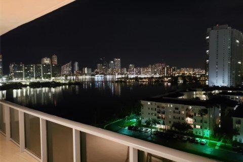 Condo in Aventura, Florida, 3 bedrooms  № 1745660 - photo 1