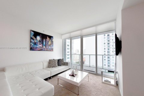 Condo in Miami, Florida, 2 bedrooms  № 1925273 - photo 3