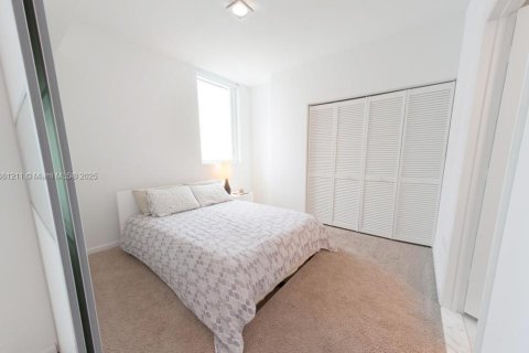 Condo in Miami, Florida, 2 bedrooms  № 1925273 - photo 15