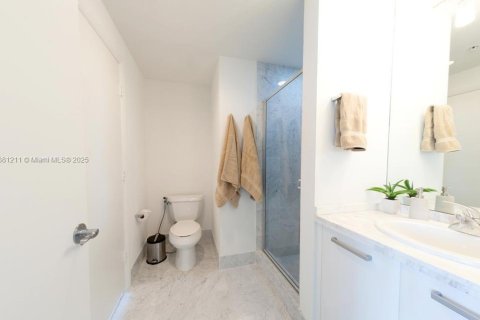 Condo in Miami, Florida, 2 bedrooms  № 1925273 - photo 16
