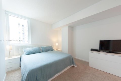 Condo in Miami, Florida, 2 bedrooms  № 1925273 - photo 10