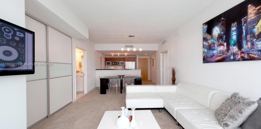 Condo in Miami, Florida, 2 bedrooms  № 1925273