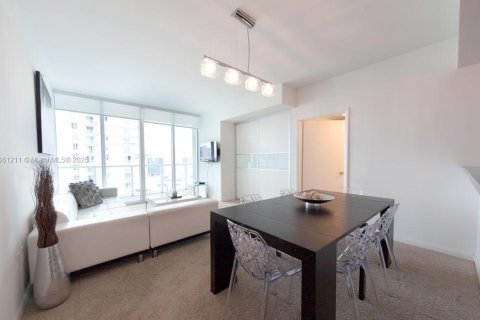 Condo in Miami, Florida, 2 bedrooms  № 1925273 - photo 7