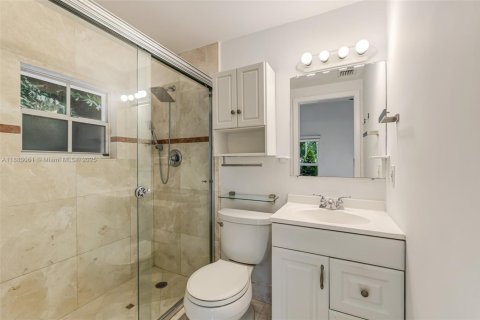 Снять в аренду виллу или дом в Корал-Гейблс, Флорида 5 спален, 447.79м2, № 1940951 - фото 11