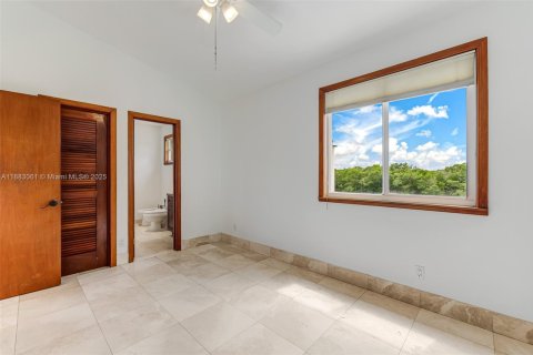 Снять в аренду виллу или дом в Корал-Гейблс, Флорида 5 спален, 447.79м2, № 1940951 - фото 14