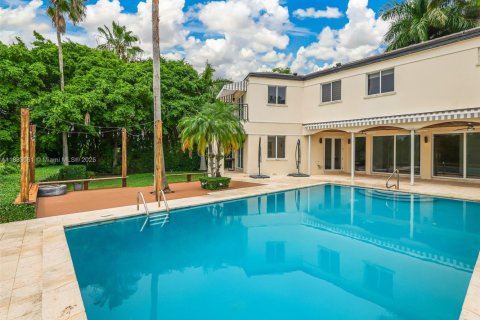 Снять в аренду виллу или дом в Корал-Гейблс, Флорида 5 спален, 447.79м2, № 1940951 - фото 16