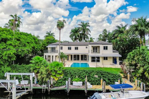 Снять в аренду виллу или дом в Корал-Гейблс, Флорида 5 спален, 447.79м2, № 1940951 - фото 18