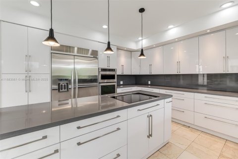 Снять в аренду виллу или дом в Корал-Гейблс, Флорида 5 спален, 447.79м2, № 1940951 - фото 7