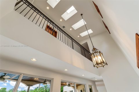 Снять в аренду виллу или дом в Корал-Гейблс, Флорида 5 спален, 447.79м2, № 1940951 - фото 3