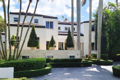 Снять в аренду виллу или дом в Корал-Гейблс, Флорида 5 спален, 447.79м2, № 1940951 - фото 2