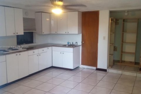 Villa ou maison à vendre à Miami, Floride: 4 chambres, 165.74 m2 № 1938152 - photo 12