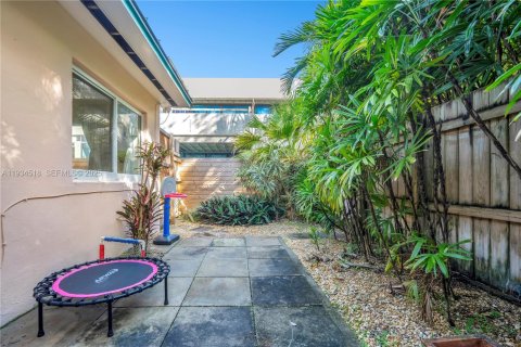 Casa en venta en Miami, Florida, 2 dormitorios, 98.38 m2 № 1993208 - foto 16