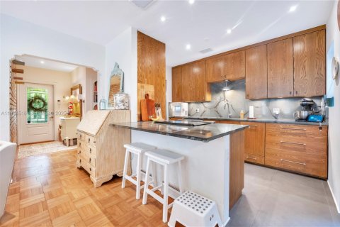 Casa en venta en Miami, Florida, 2 dormitorios, 98.38 m2 № 1993208 - foto 11